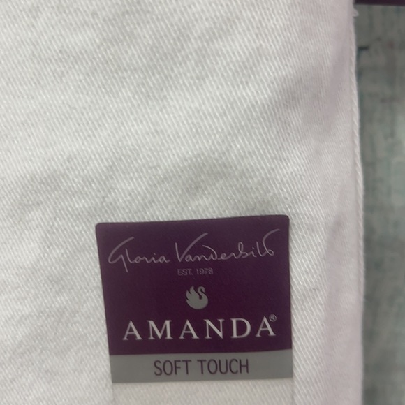 Brand new Woman’s Gloria Vanderbilt jeans. - Picture 9 of 16